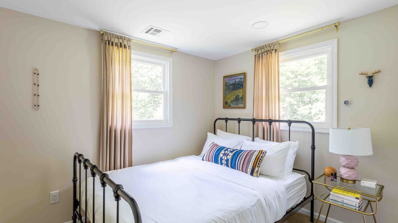 Photo of Bedroom in Lanesville