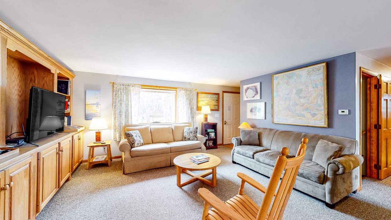Photo of Livingroom in Northwest Harwich