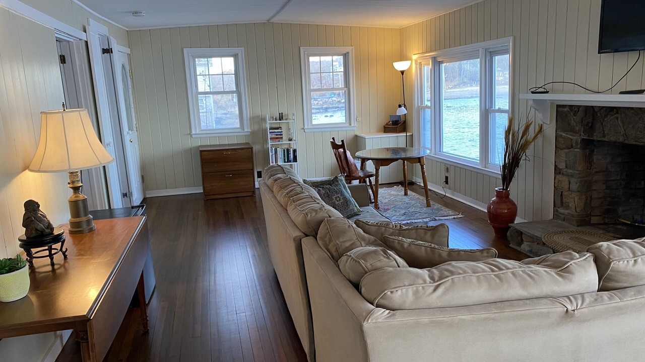 Photo of Livingroom in Guilford