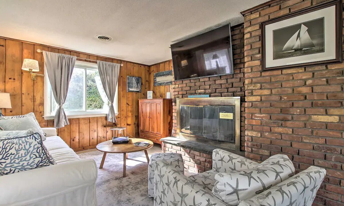 Photo of Livingroom in Niantic