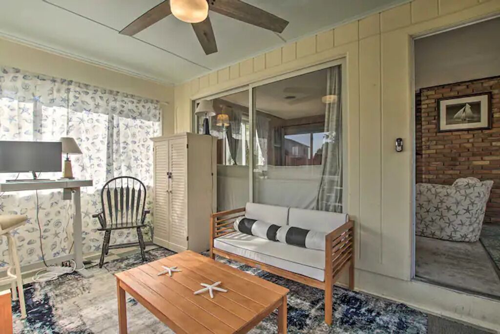 Photo of Livingroom in Niantic