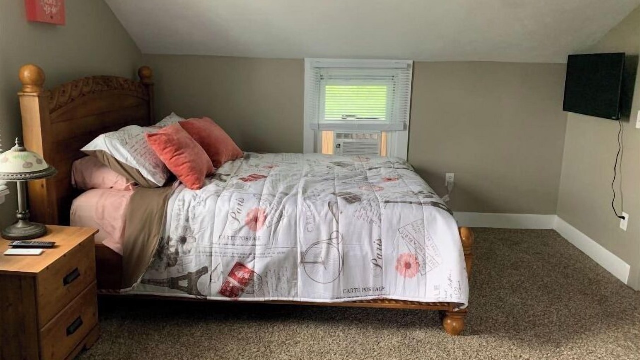 Photo of Bedroom in East Palmyra