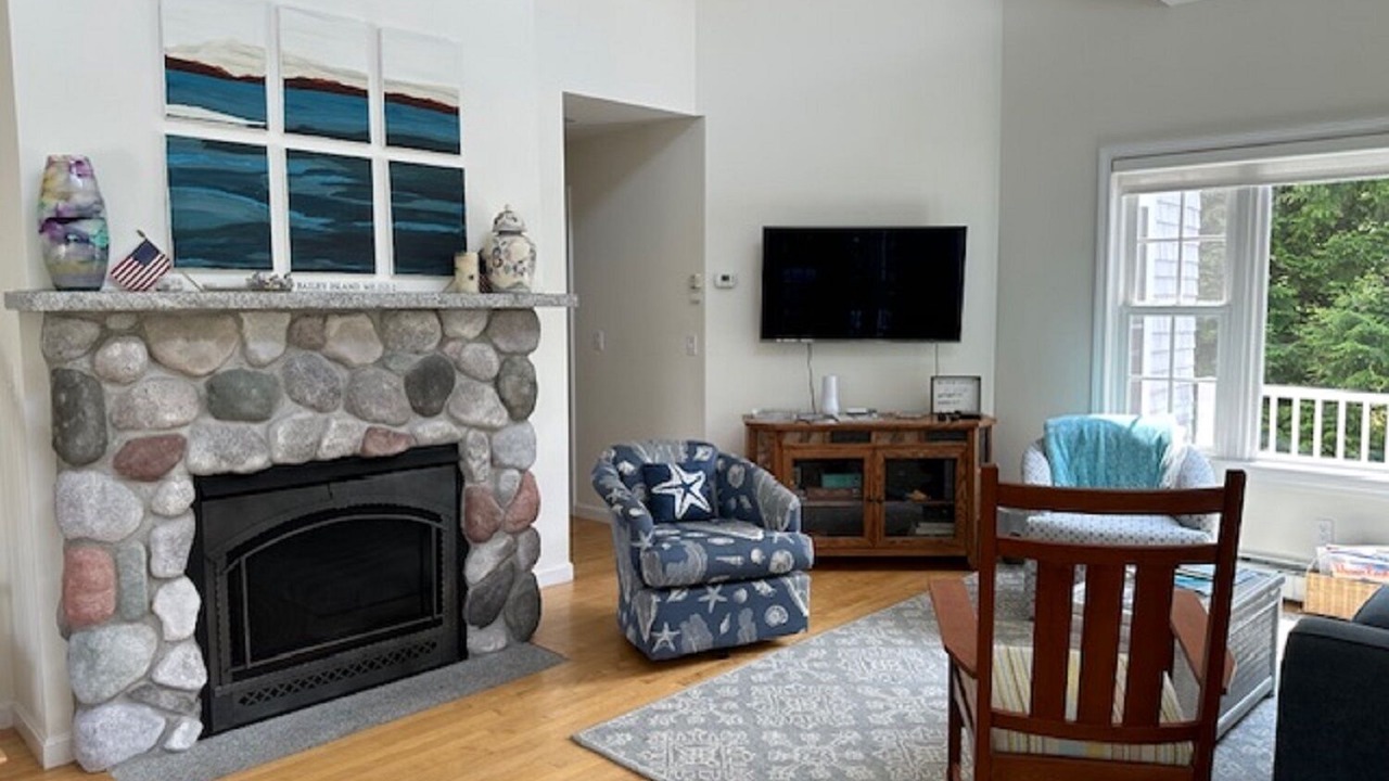 Photo of Livingroom in Mid-Coast and Islands
