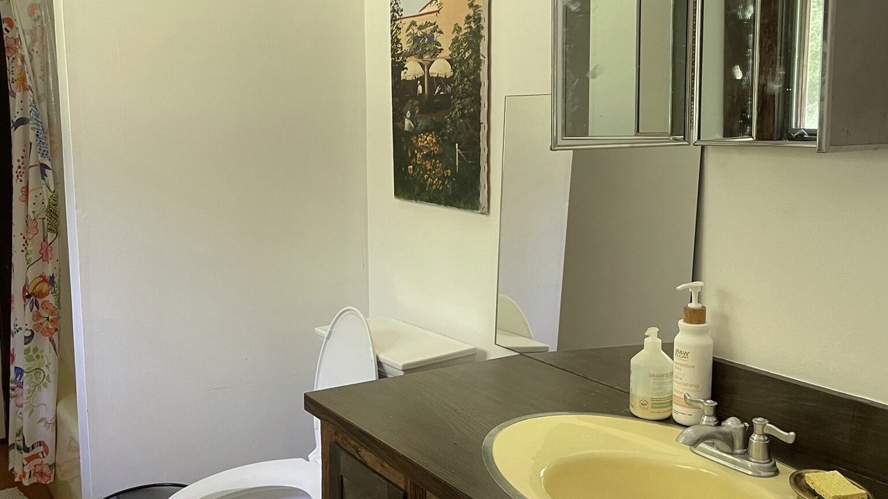 Photo of Bathroom in Canaan