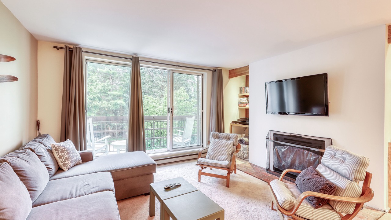 Photo of Livingroom in Warren