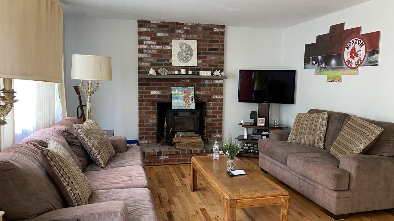 Photo of Livingroom in West Yarmouth