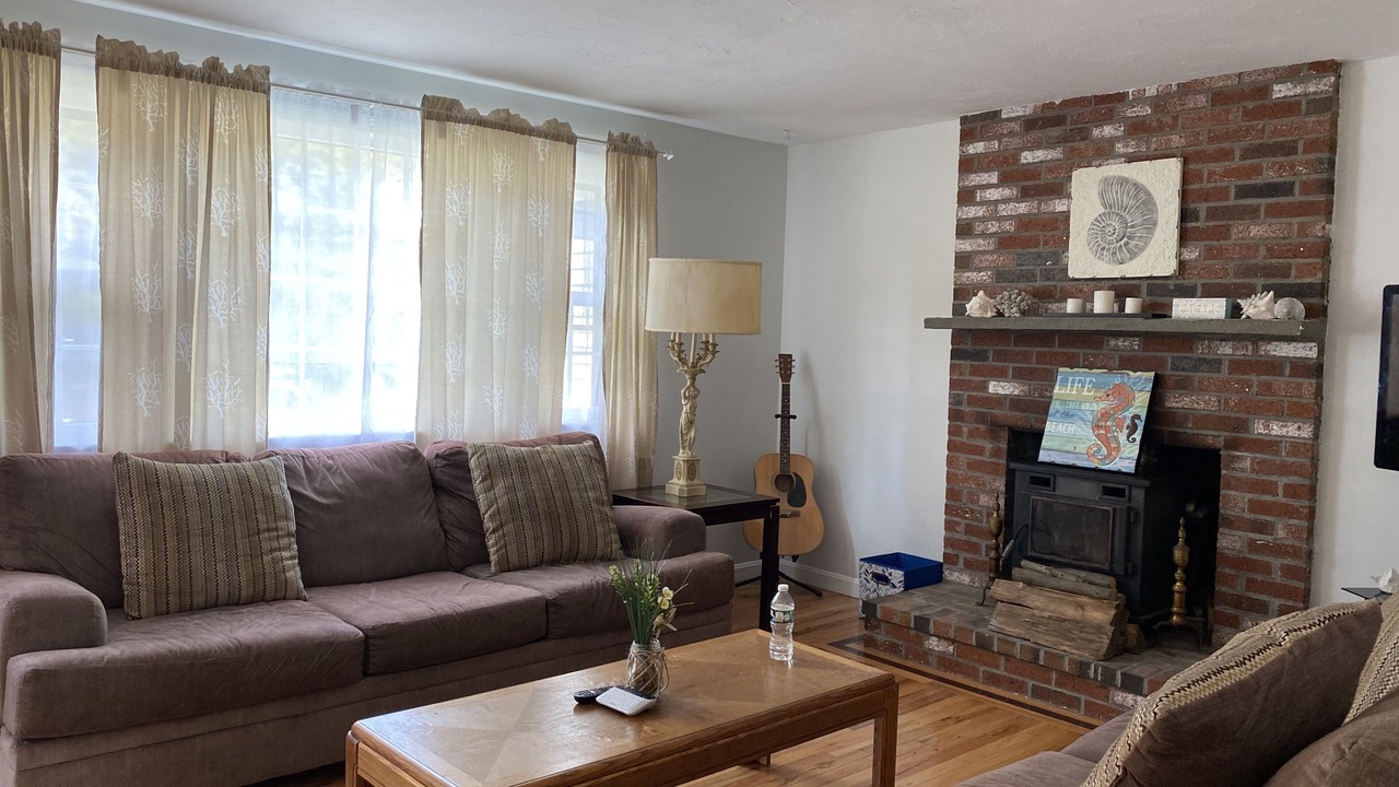 Photo of Livingroom in West Yarmouth