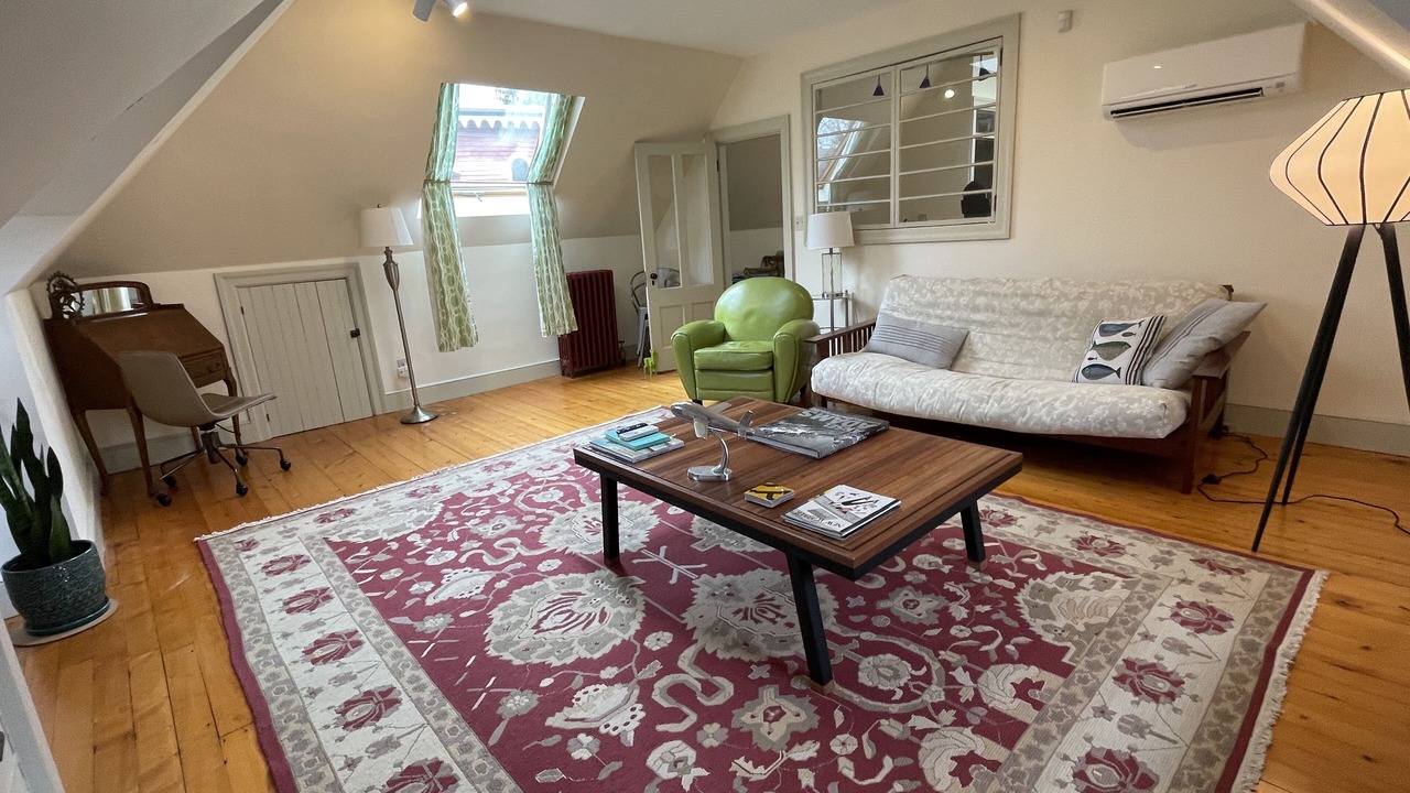Photo of Livingroom in College Hill