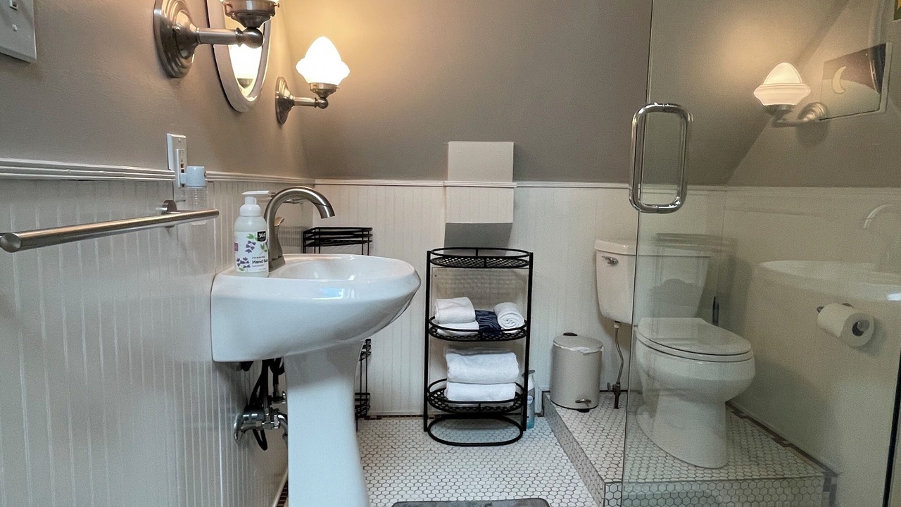 Photo of Bathroom in College Hill