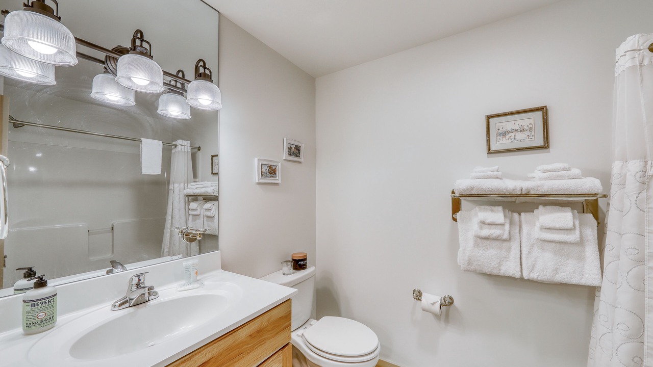 Photo of Bathroom in Warren