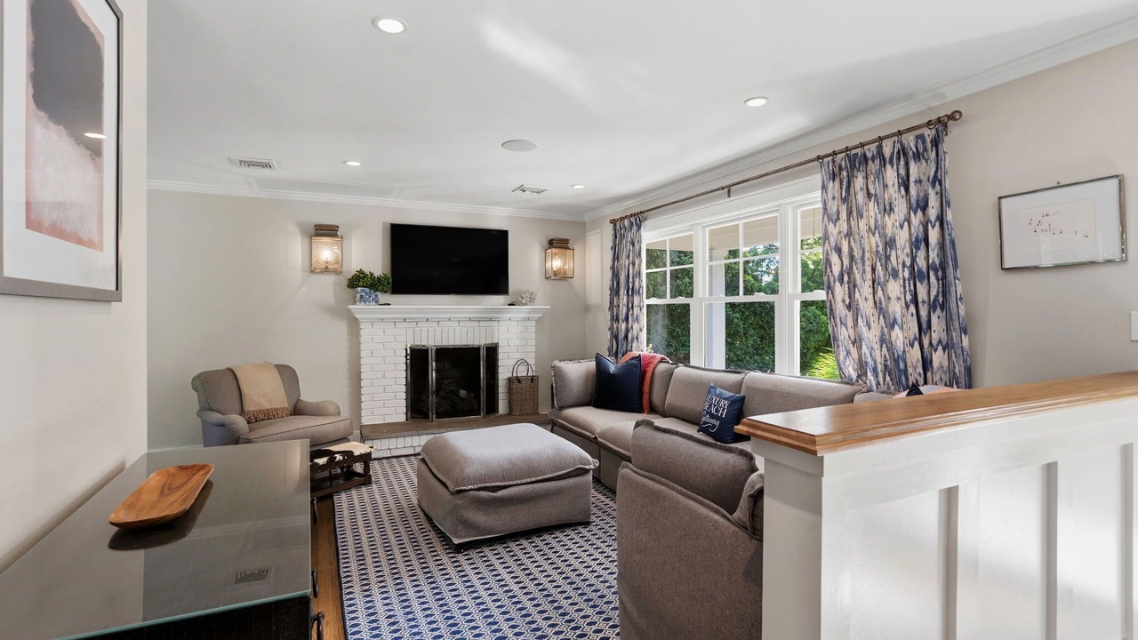 Photo of Livingroom in Southold
