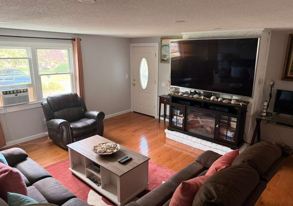Photo of Livingroom in South Yarmouth