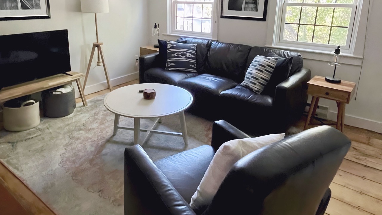 Photo of Livingroom in Off Broadway