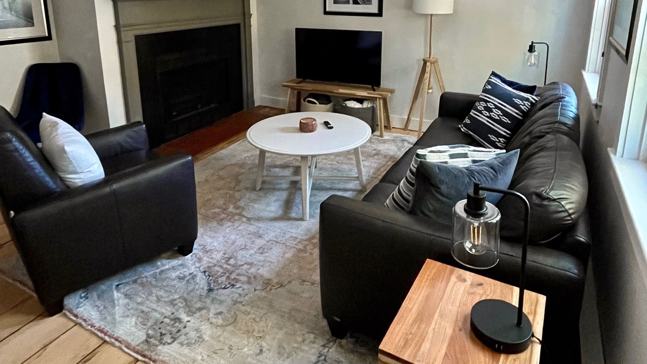Photo of Livingroom in Off Broadway