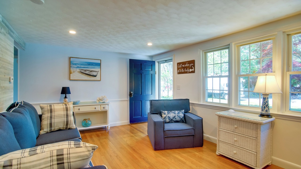 Photo of Livingroom in West Yarmouth