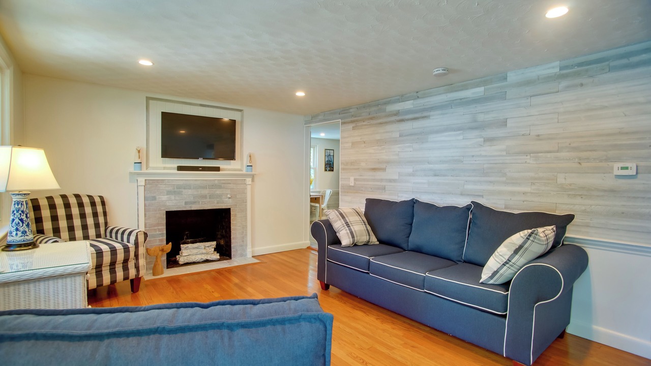 Photo of Livingroom in West Yarmouth