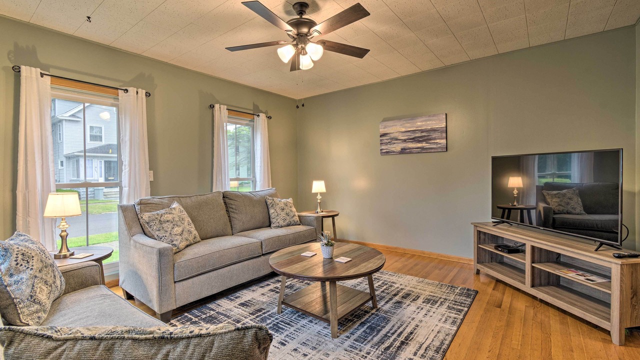 Photo of Livingroom in Town of Milo