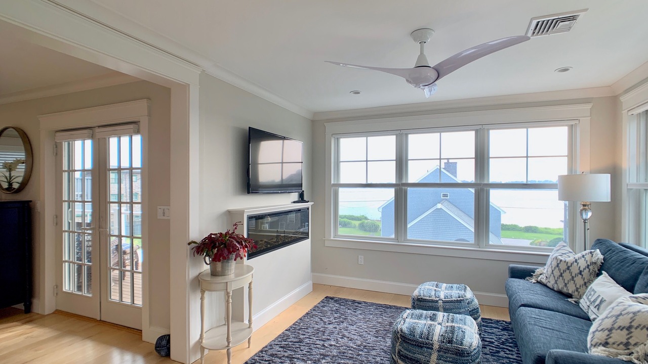Photo of Livingroom in Easton's Point