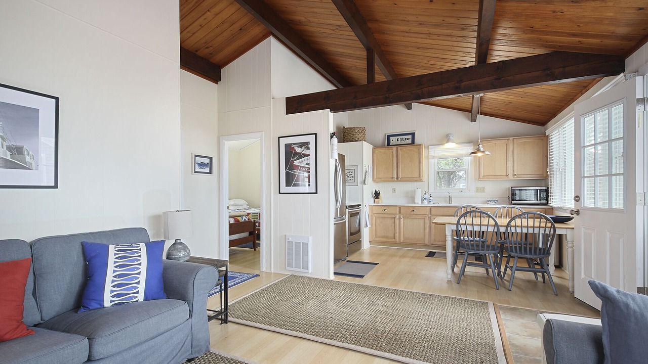 Photo of Livingroom in Indian Neck Heights