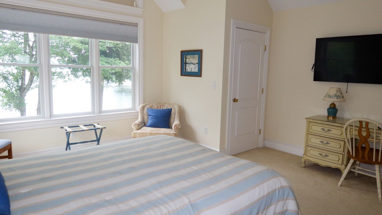 Photo of Bedroom in Moultonborough