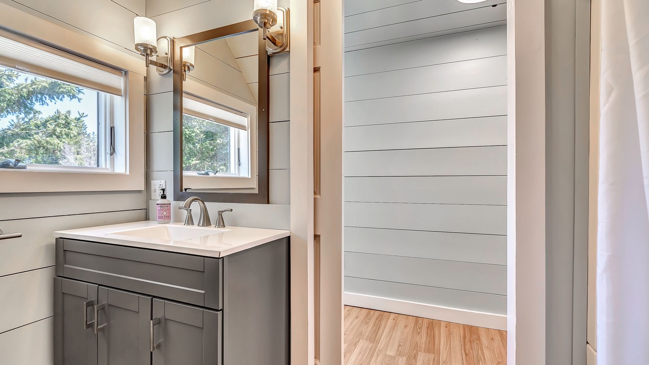 Photo of Bathroom in Mid-Coast and Islands