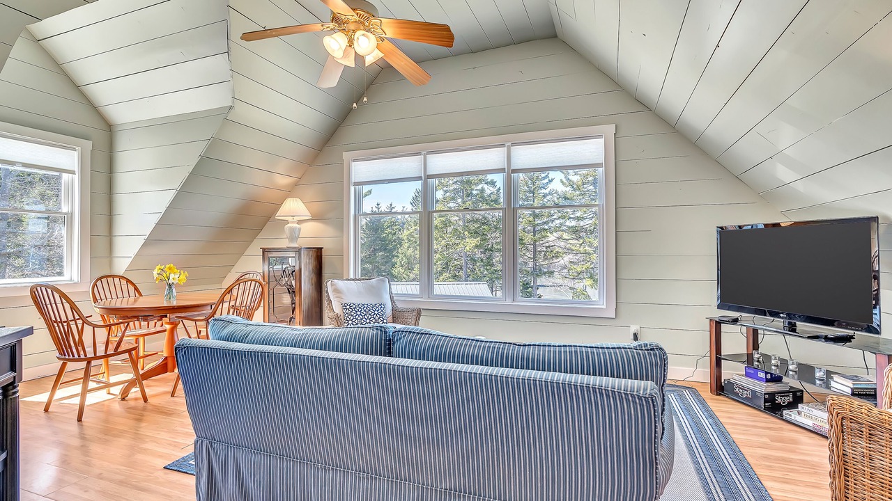 Photo of Livingroom in Mid-Coast and Islands