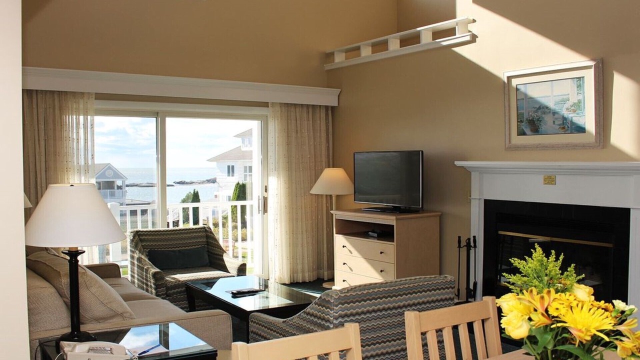 Photo of Livingroom in Westbrook Center
