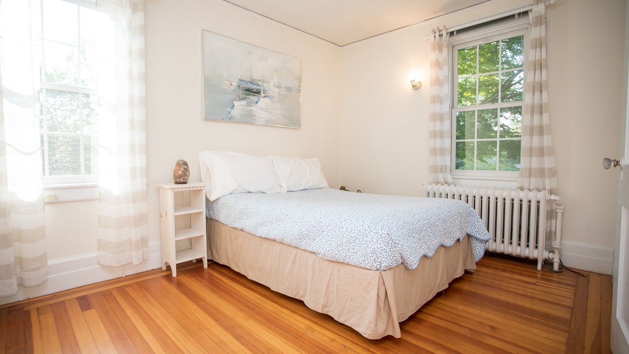 Photo of Bedroom in Top of the Hill
