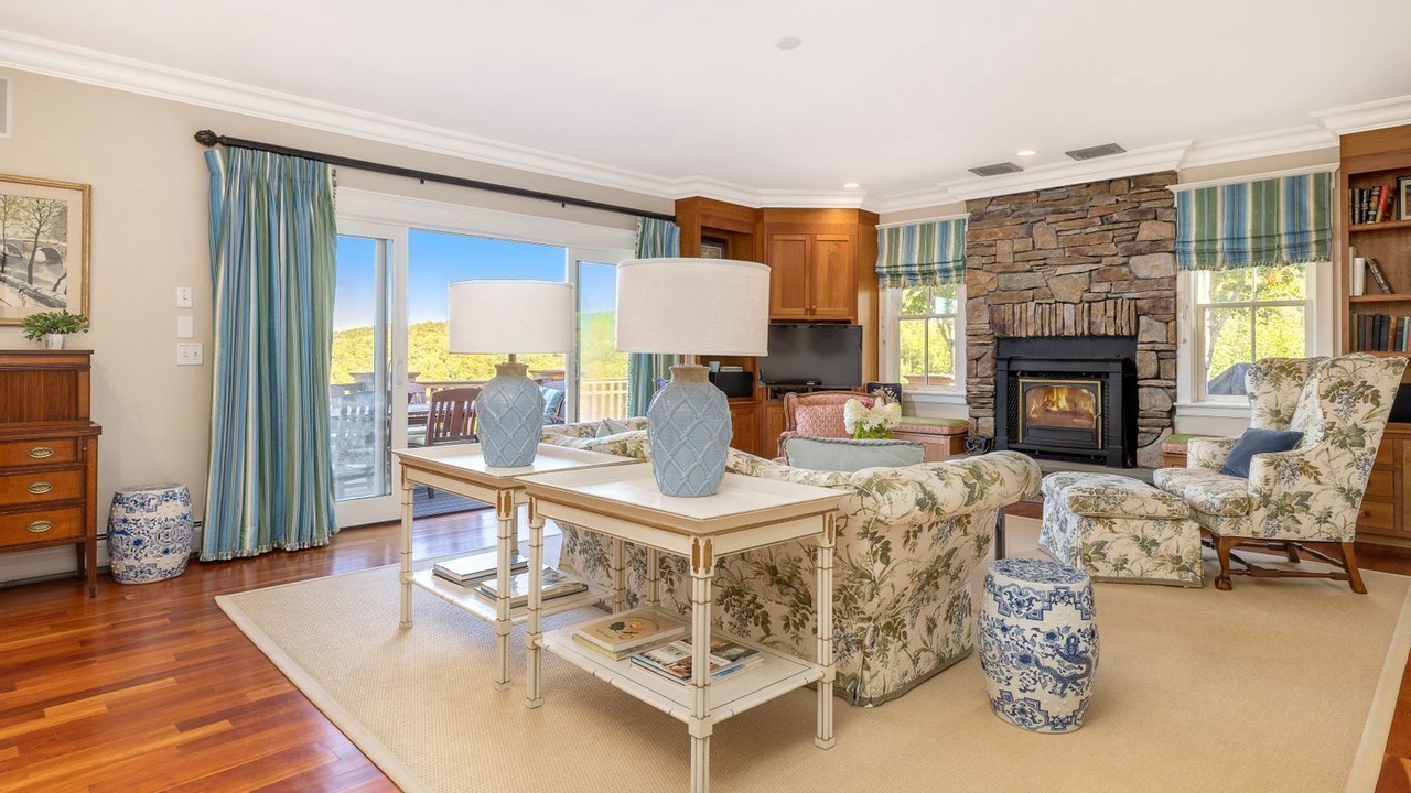 Photo of Livingroom in Stowe Hollow
