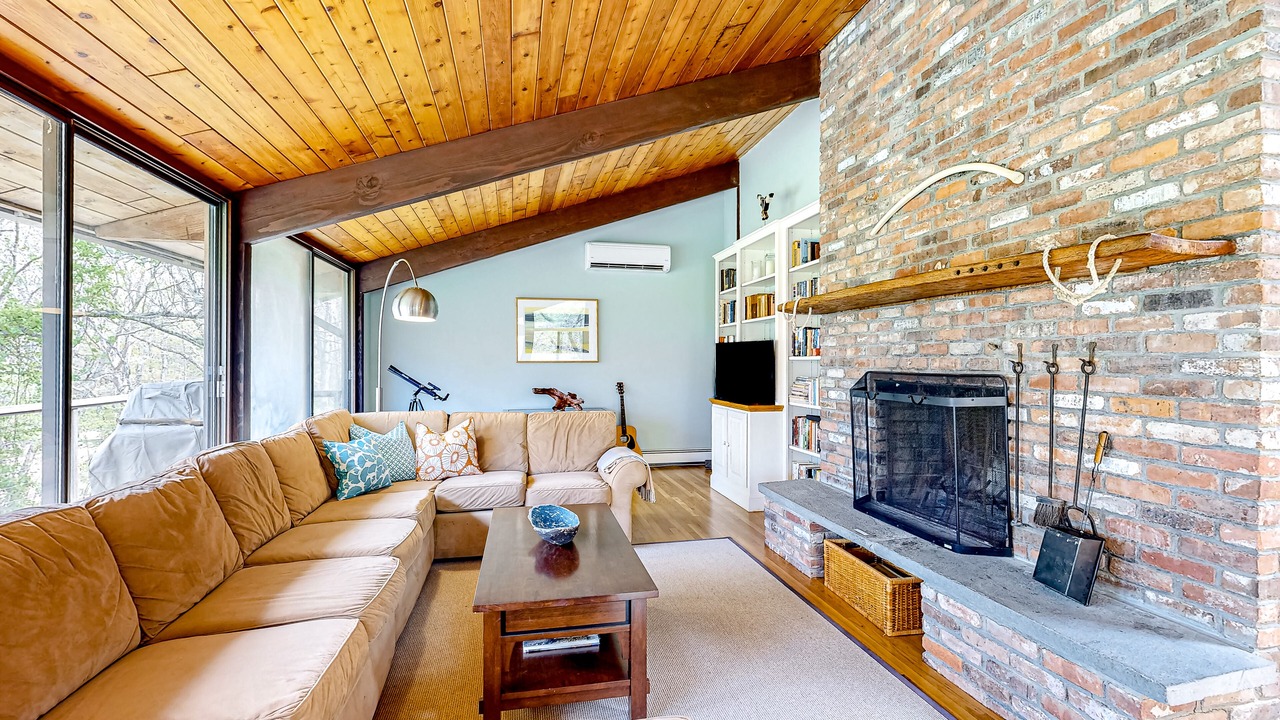 Photo of Livingroom in Chilmark