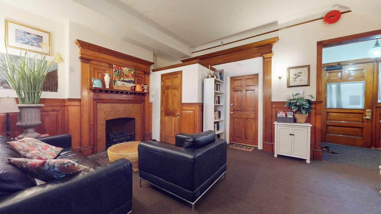 Photo of Livingroom in Longwood