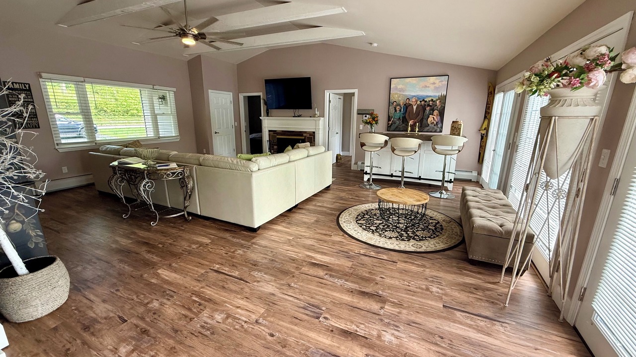Photo of Livingroom in Middlefield