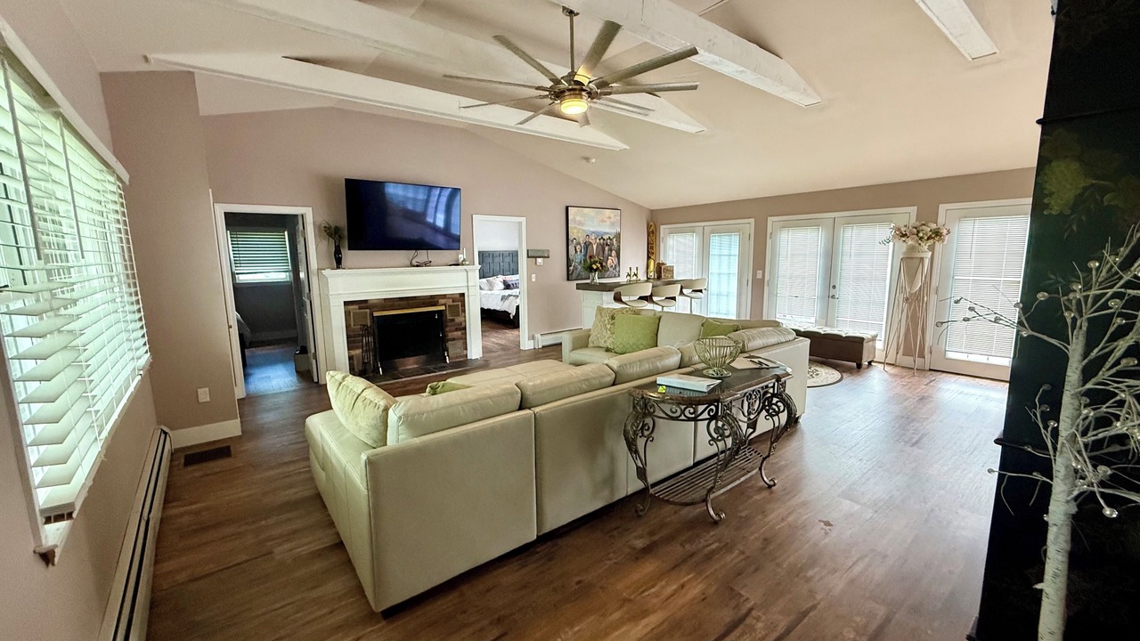 Photo of Livingroom in Middlefield