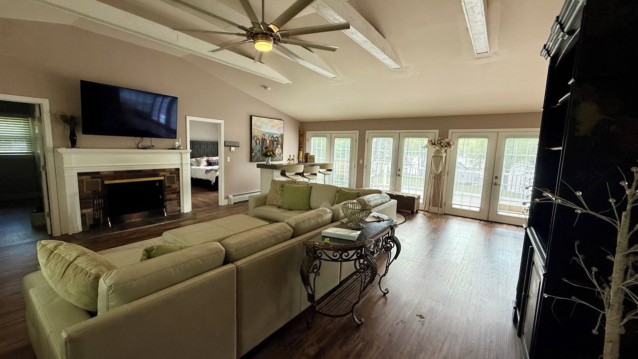 Photo of Livingroom in Middlefield