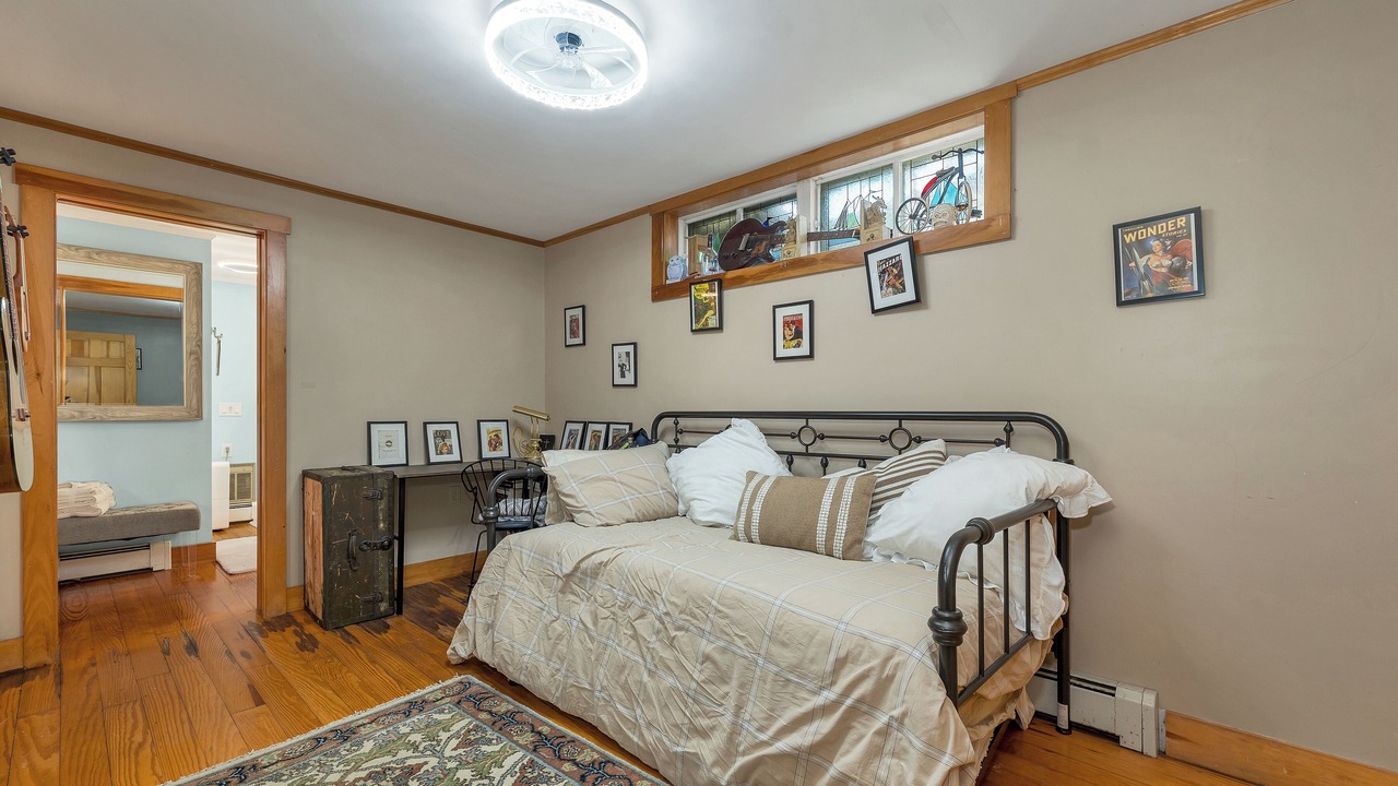 Photo of Bedroom in Center Sandwich
