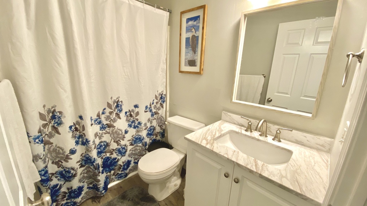 Photo of Bathroom in Teaticket
