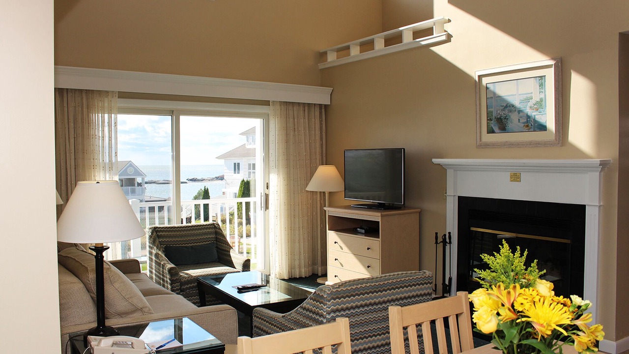 Photo of Livingroom in Westbrook Center