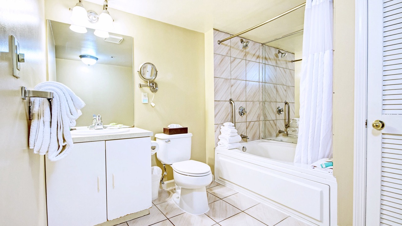 Photo of Bathroom in Yachting Village