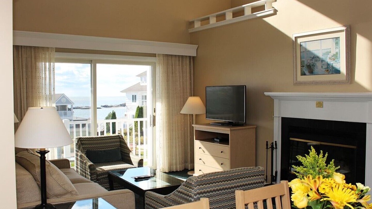Photo of Livingroom in Westbrook Center