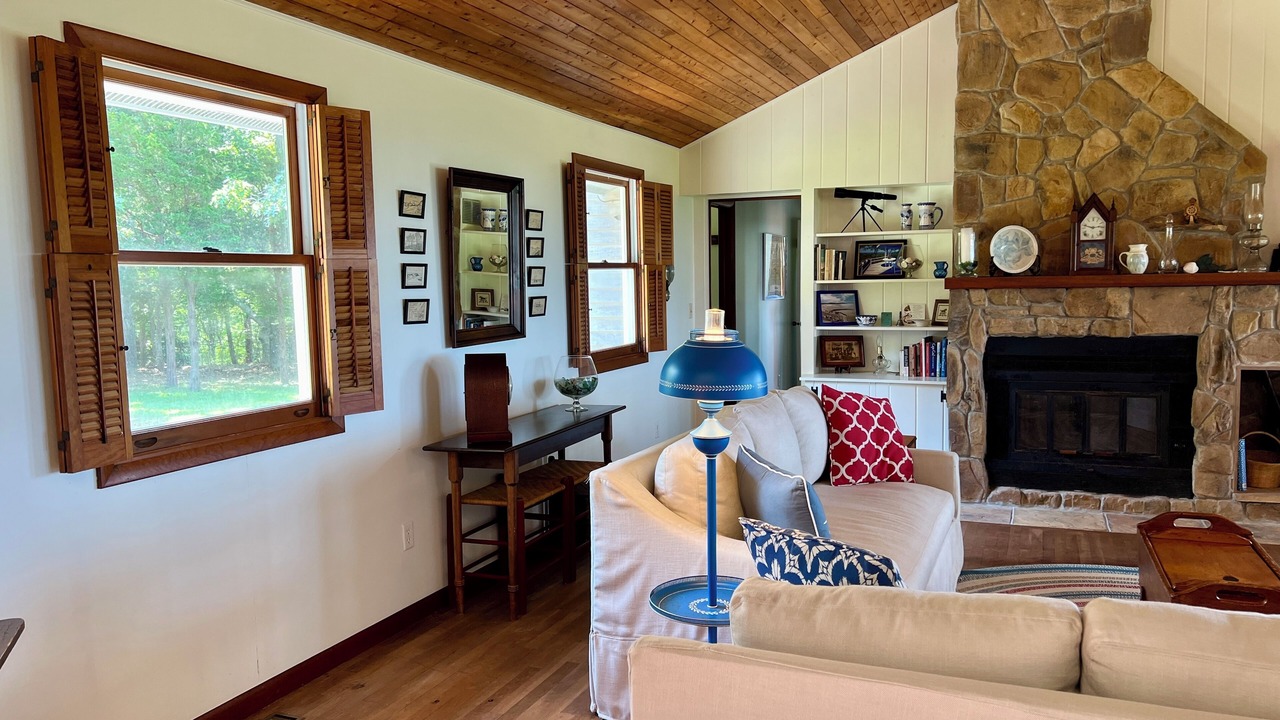 Photo of Livingroom in West Tisbury