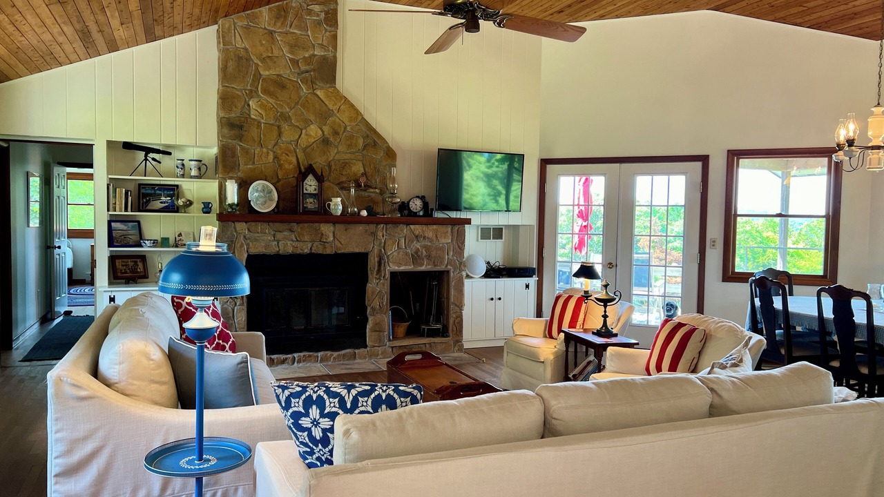 Photo of Livingroom in West Tisbury