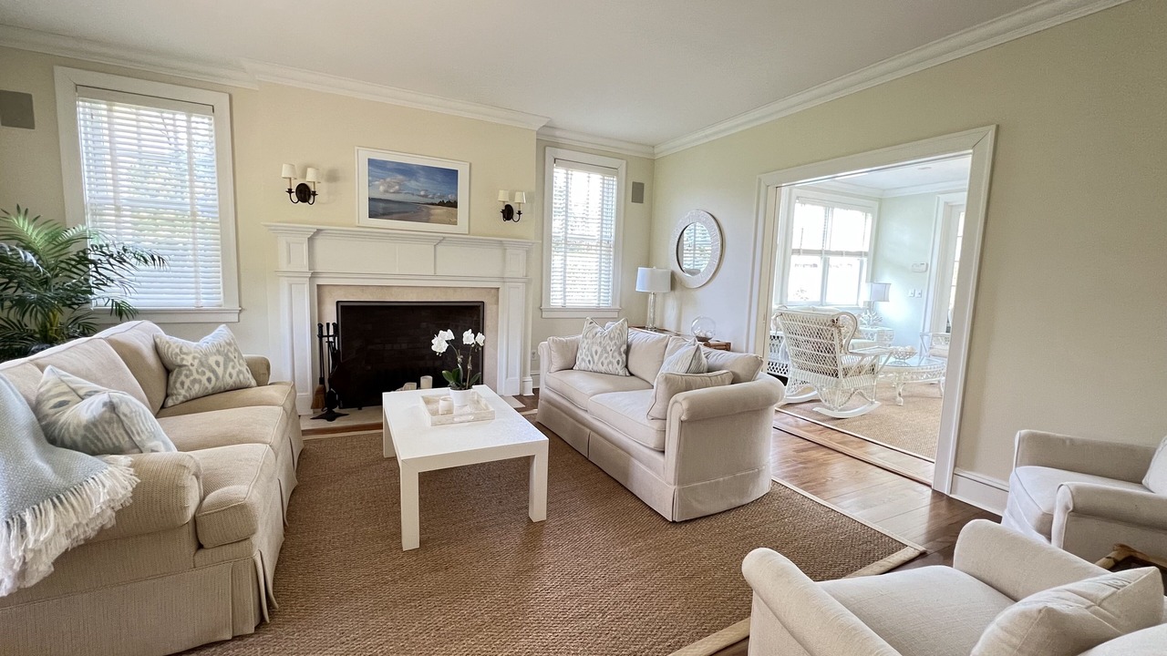 Photo of Livingroom in Village of Southampton