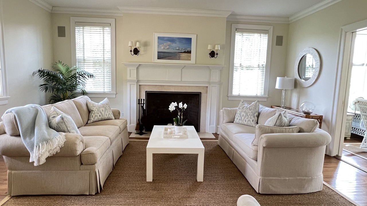 Photo of Livingroom in Village of Southampton