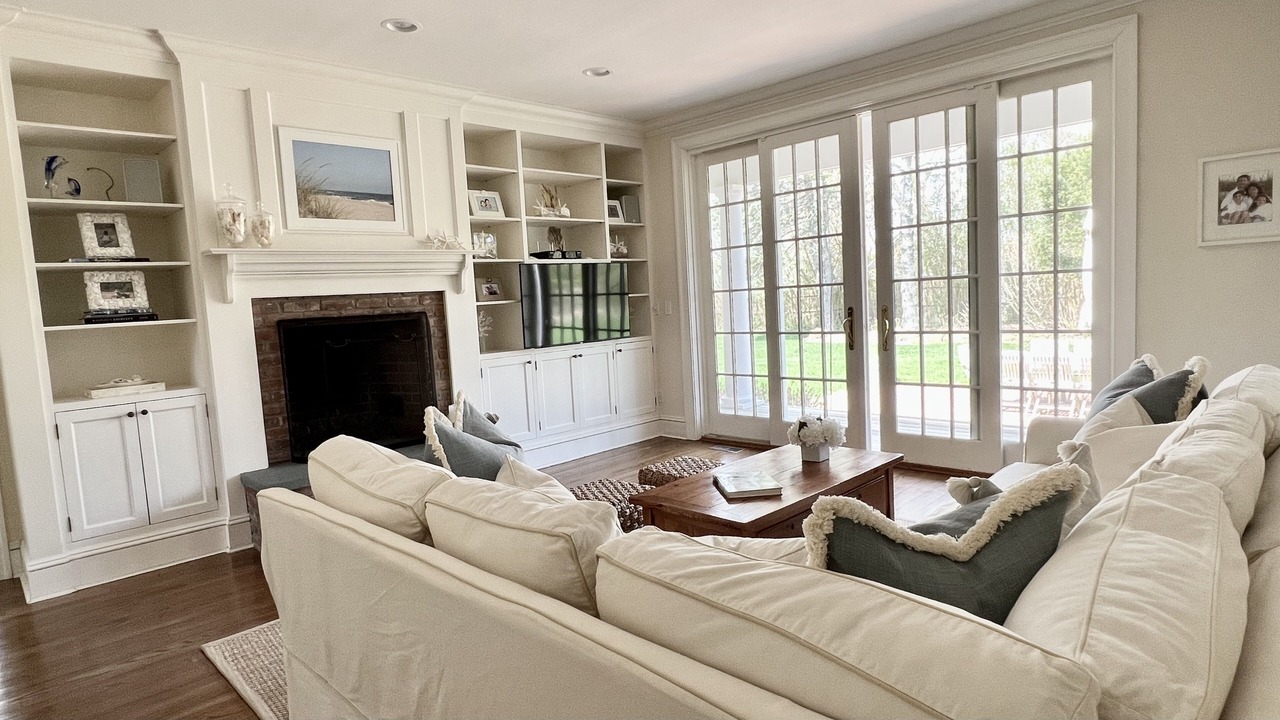 Photo of Livingroom in Village of Southampton