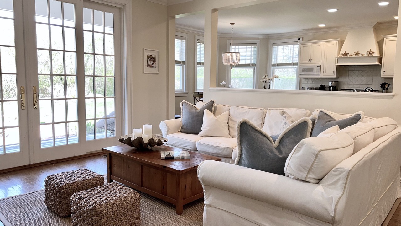 Photo of Livingroom in Village of Southampton