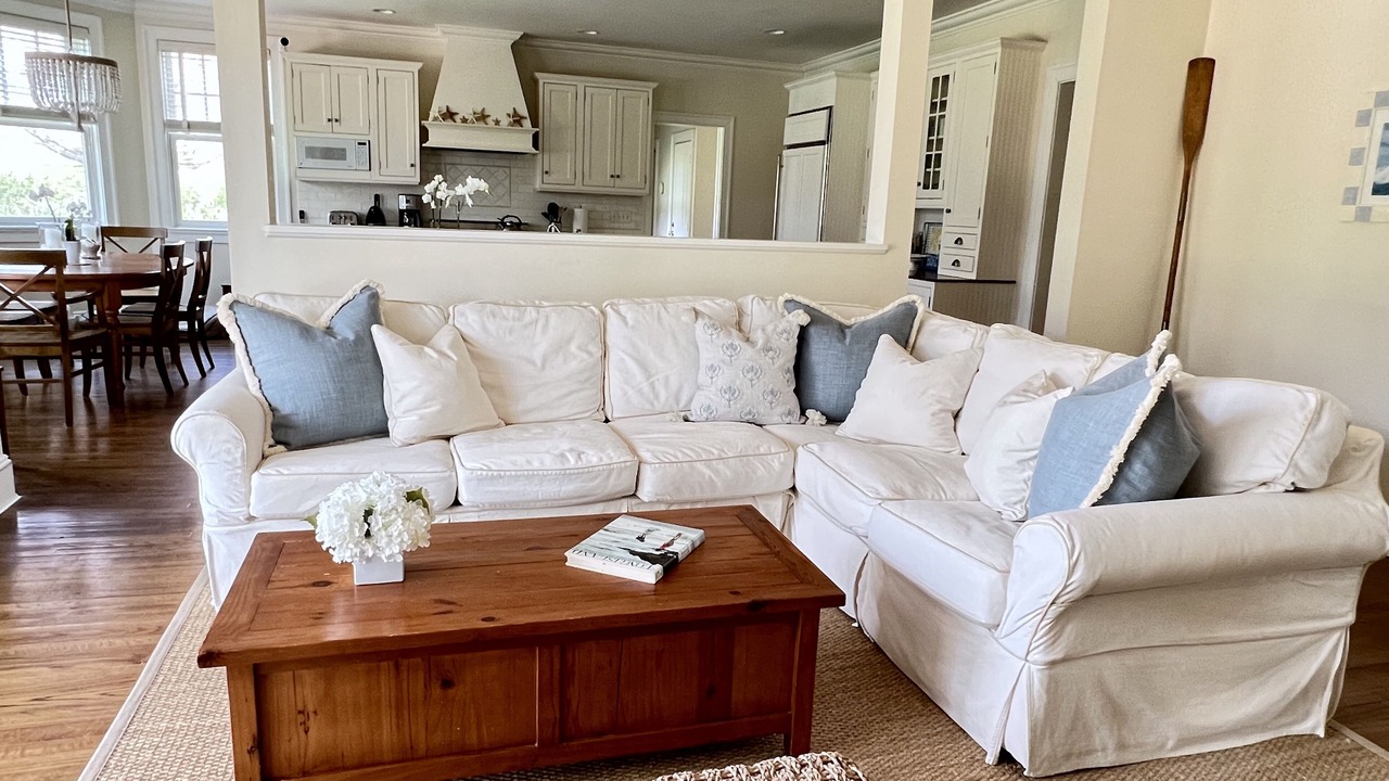 Photo of Livingroom in Village of Southampton