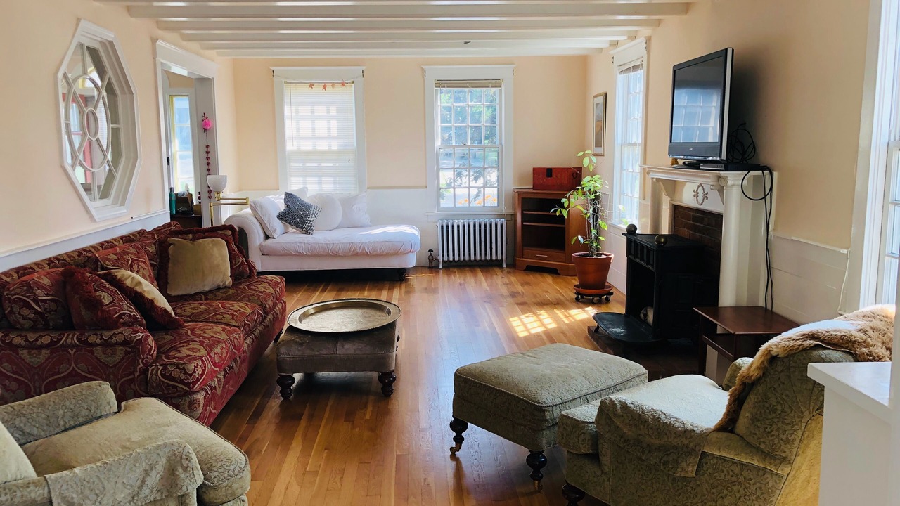 Photo of Bedroom in Lee