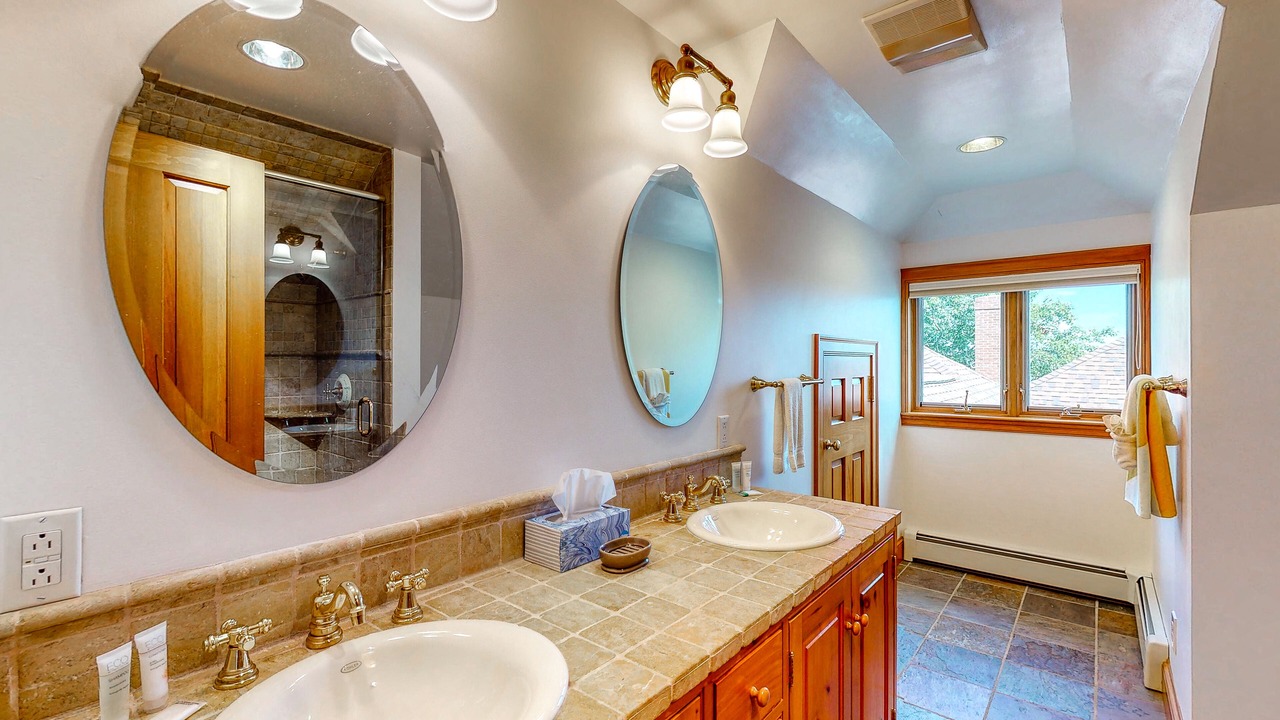 Photo of Bathroom in Isle of Springs