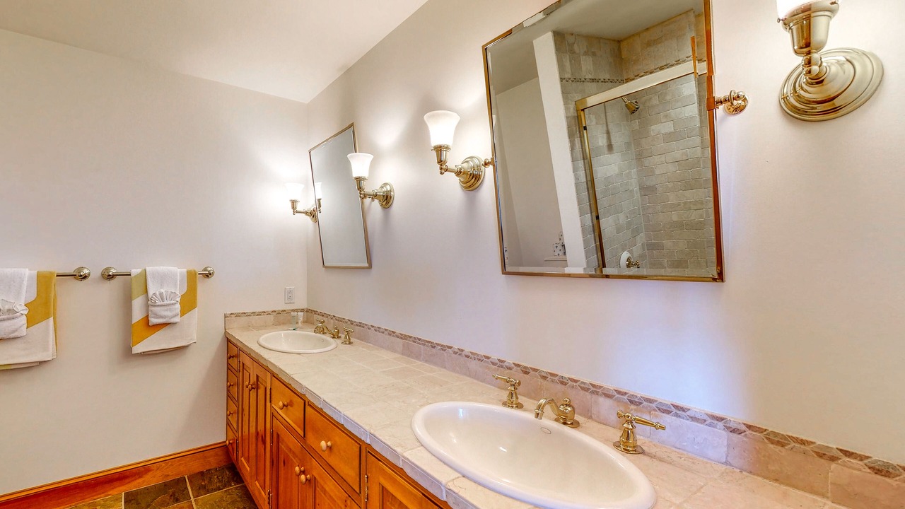 Photo of Bathroom in Isle of Springs
