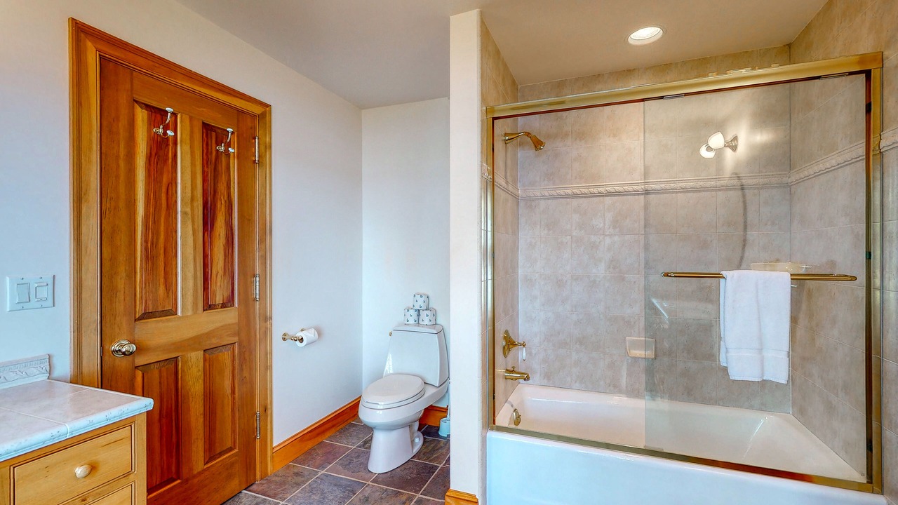 Photo of Bathroom in Isle of Springs